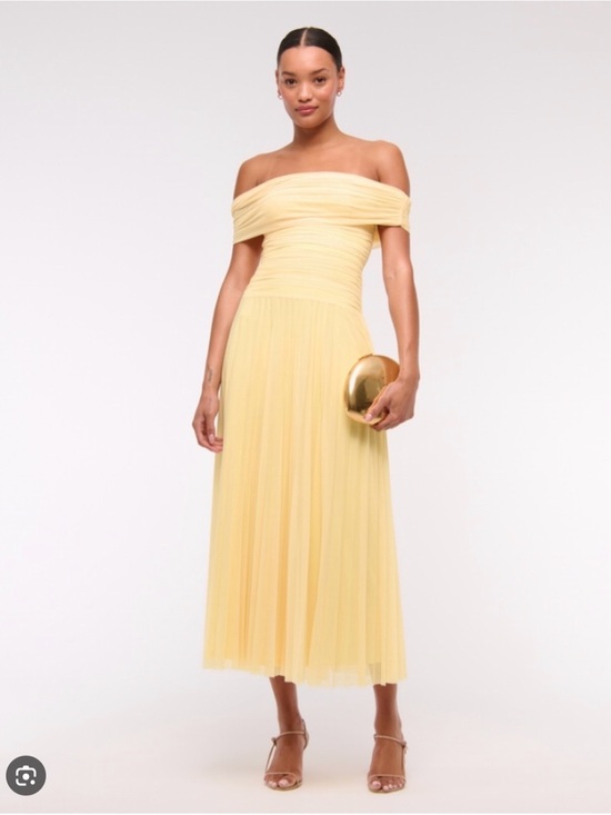 Abercrombie & Fitch Dresses & Skirts - Abercrombie & Fitch Pale Yellow Off-Shoulder Midi Dress NWT